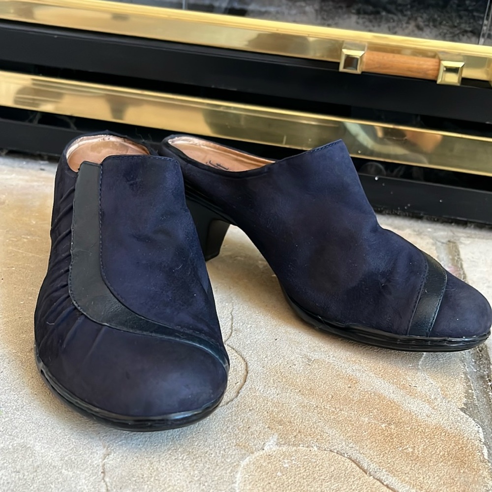 Sofft low heel suede & leather sandals navy blue sz 8.5